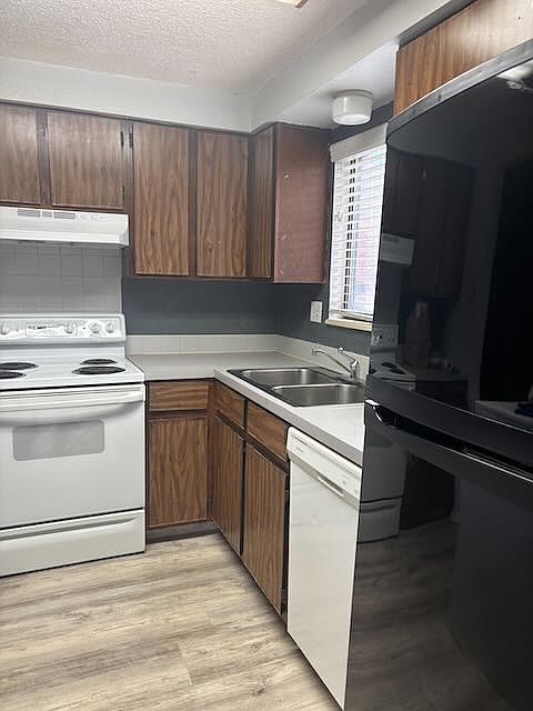 Full size kitchen appliances and lots of cabinets.