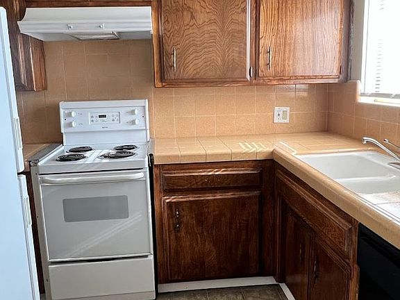 3rd image of 2531 Olive St APT 5