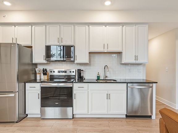 2nd image of 2552 Talbott Ave #4