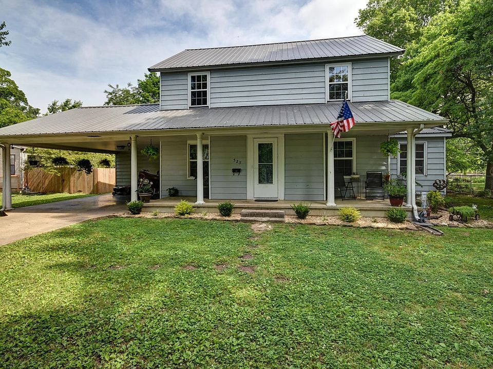 525 College-36
