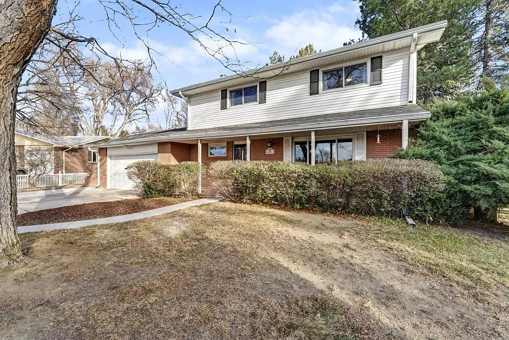 19 Dale Pl — Photo 1