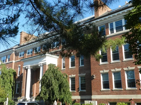 52 Sanborn St APT 302, Reading, MA 01867