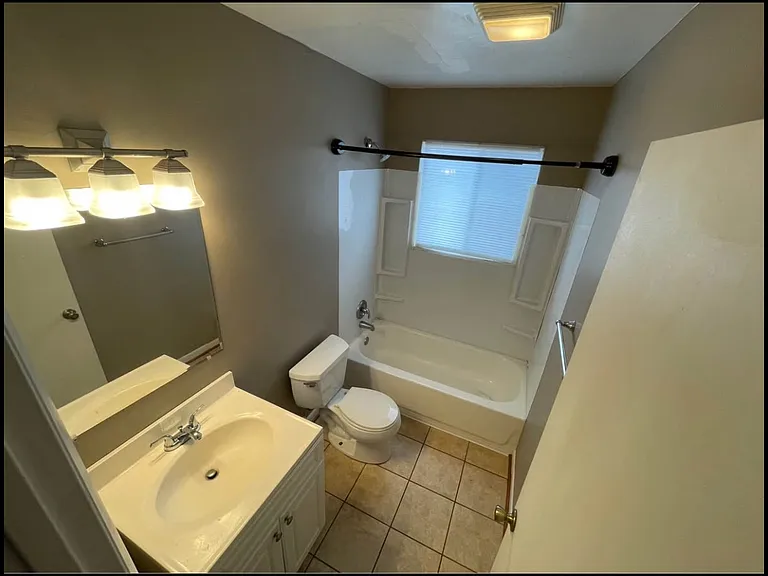 2200 Bainbridge Dr #RIGHT — Photo 5