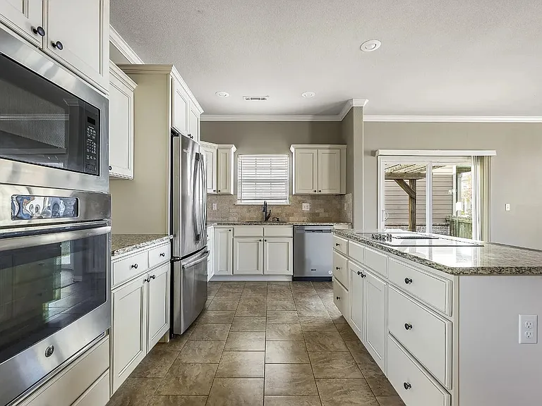 537 N Keats Dr — Photo 3