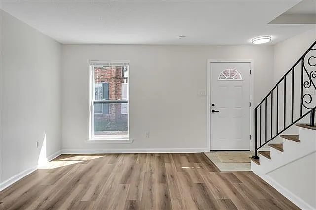 2 bed, 1.5 bath, 1000 sqft, $1,700 — Photo 3