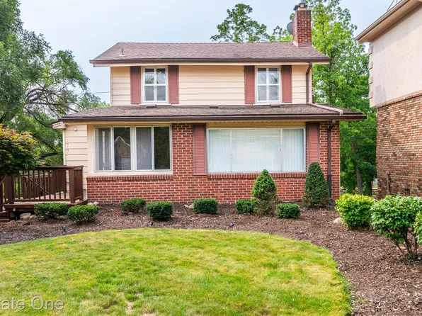 6877 Dandison Blvd, West Bloomfield, MI 48324