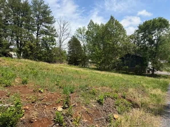 1814 Hardy Rd #2, Vinton, VA 24179