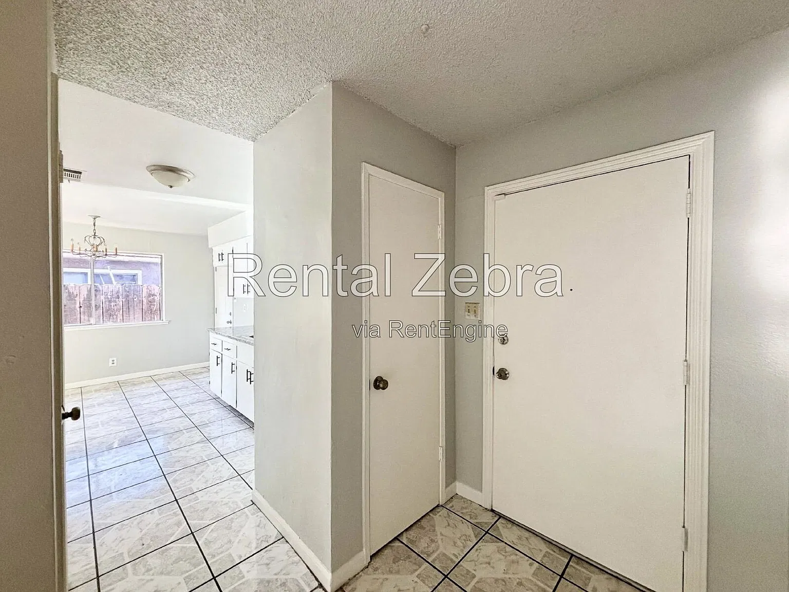 3 bed, 2.0 bath, 1285 sqft, $1,800 — Photo 3