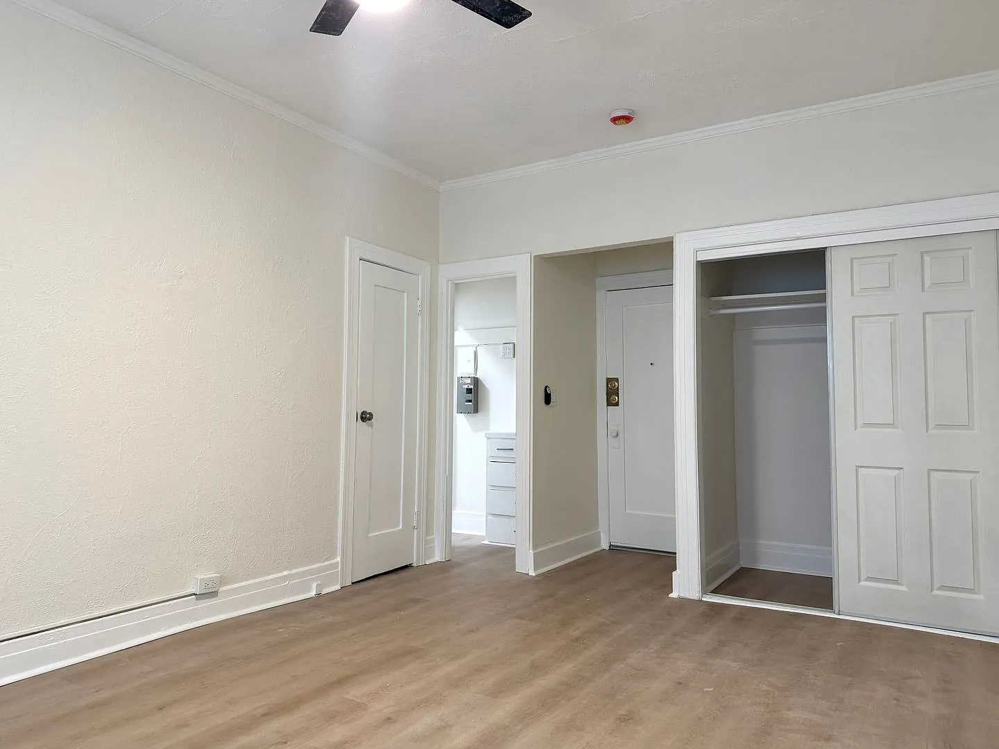 207 S Berendo St — Photo 3