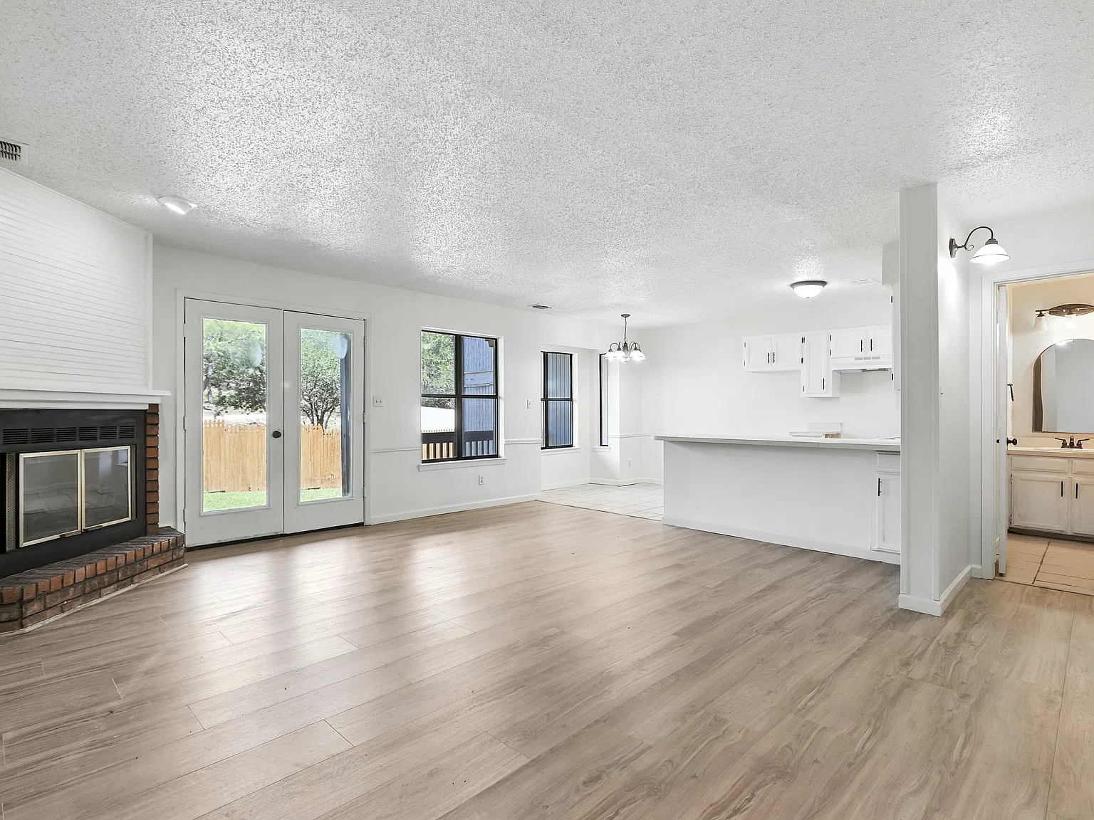 2 bed, 1200 sqft, $1,295 — Photo 2