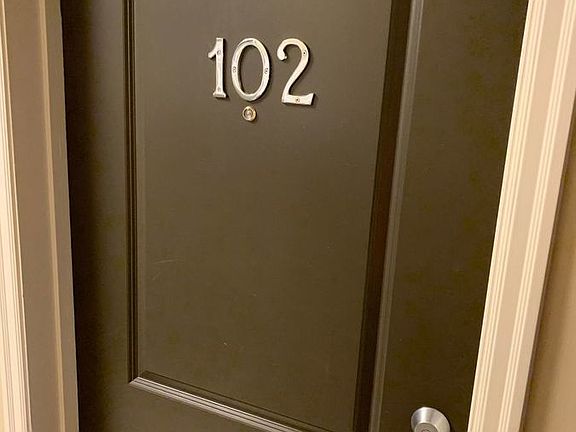 2nd image of 2613 Broadway Ave #102