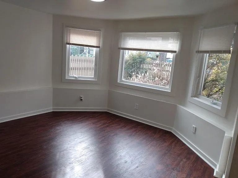 904 Center St — Photo 5