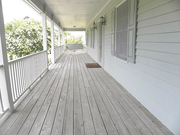 3rd image of 221 Oyster Bay Ln