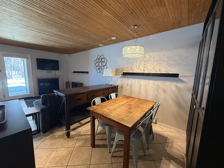 101 Forest Dr #D — Photo 8