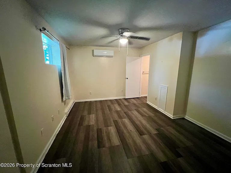 1733 Lakeside Dr — Photo 11