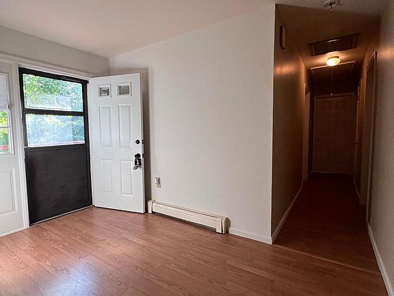 4th image of 809 E Somerstown Ln