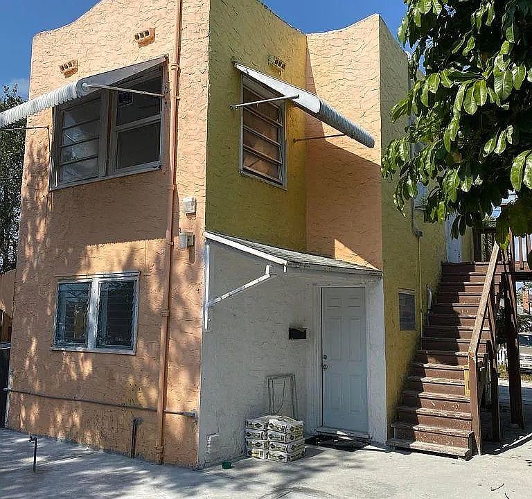 1st image of 325 N L St #2