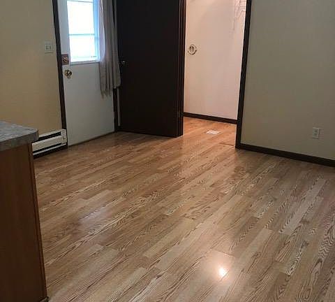 4th image of 3201 Lakeshore Dr
