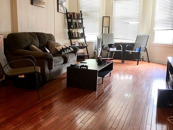 3rd image of 1346 W Diversey Pkwy #1
