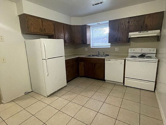 3rd image of 539 Cape Meadows Cir