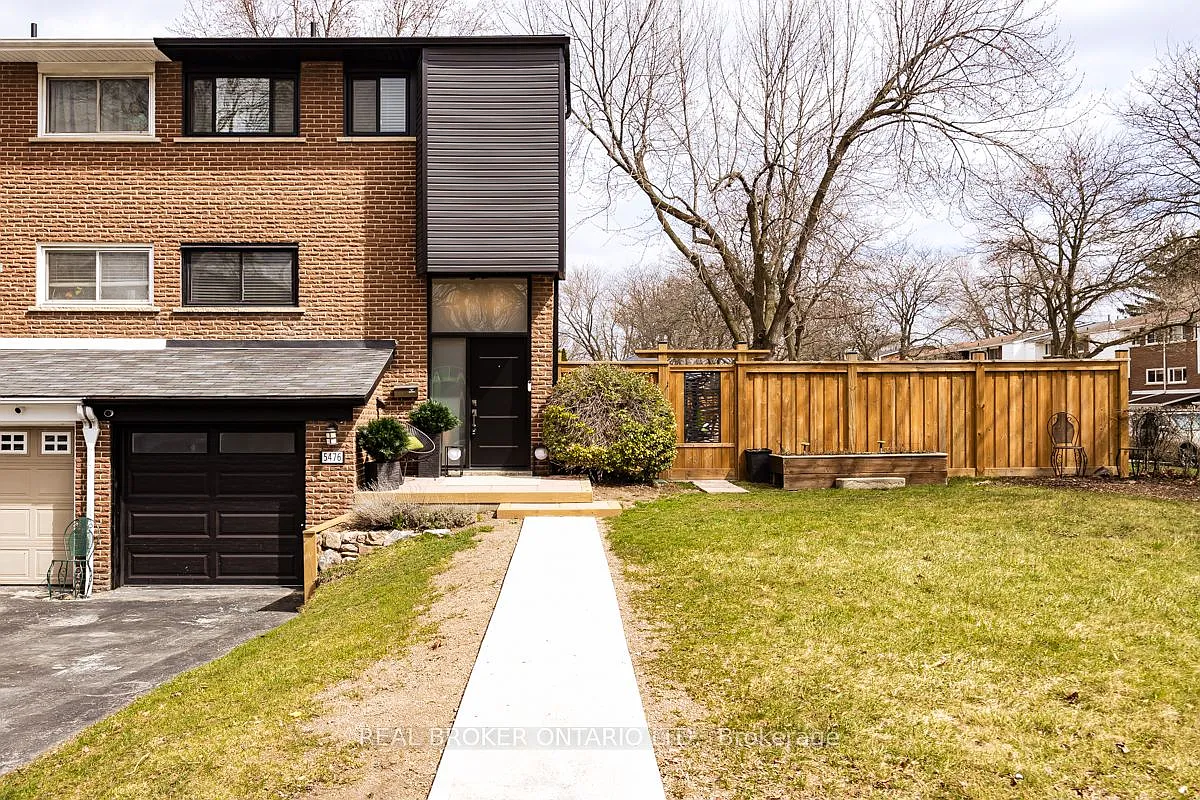 5476 Schueller Cres photo 1