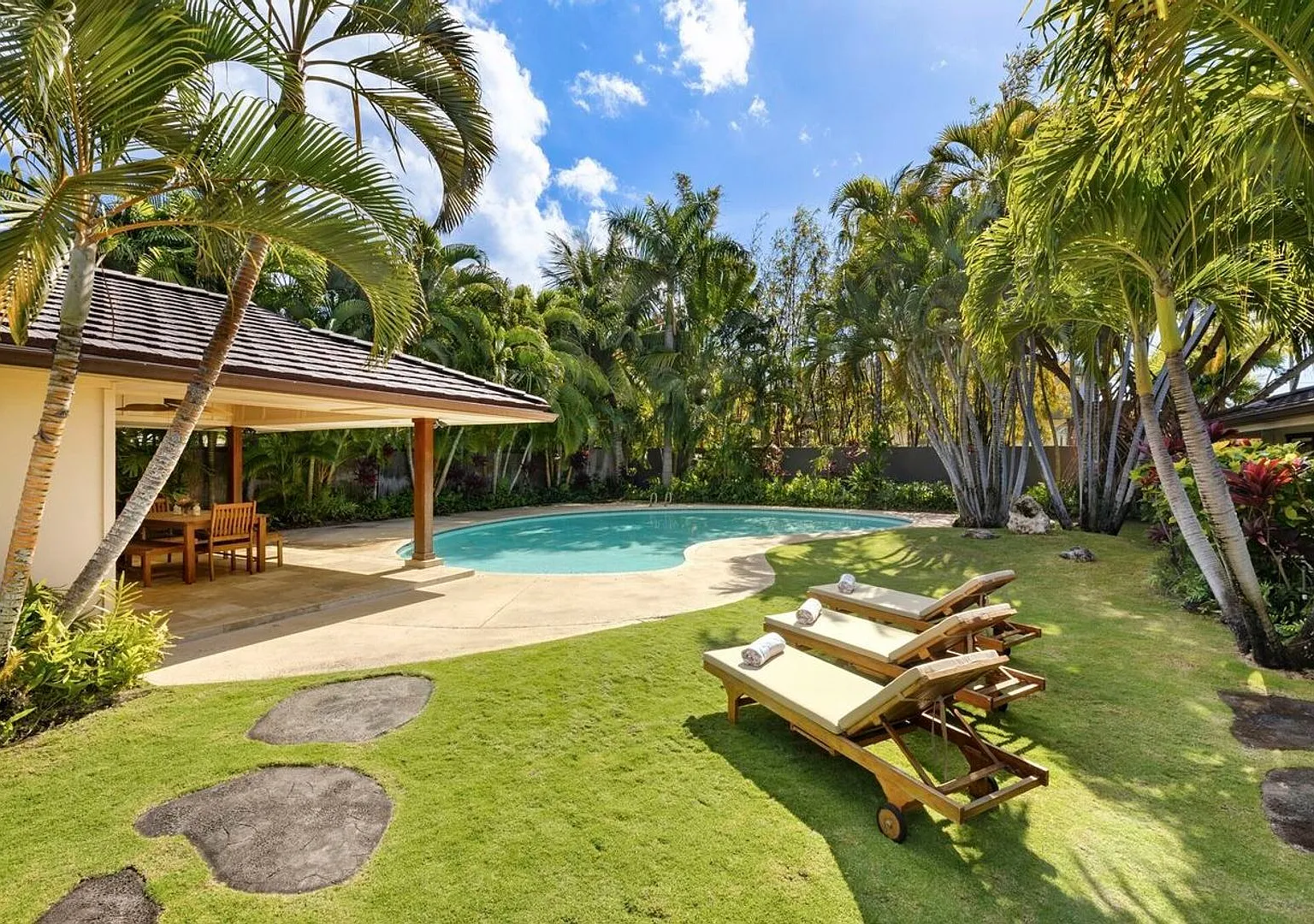 Modern Tropical Home w/Pool, Private Yard, & A/C. Kahala Breeze — Photo 4