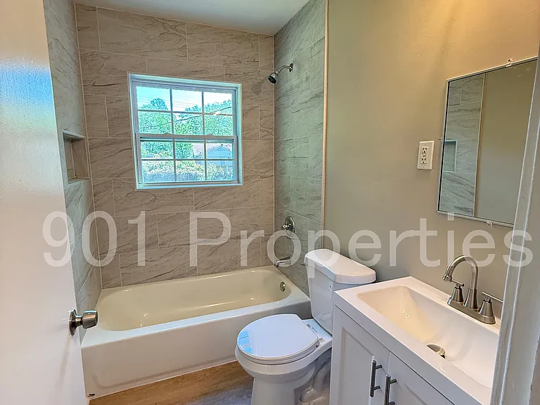 814 Colonial Rd — Photo 16