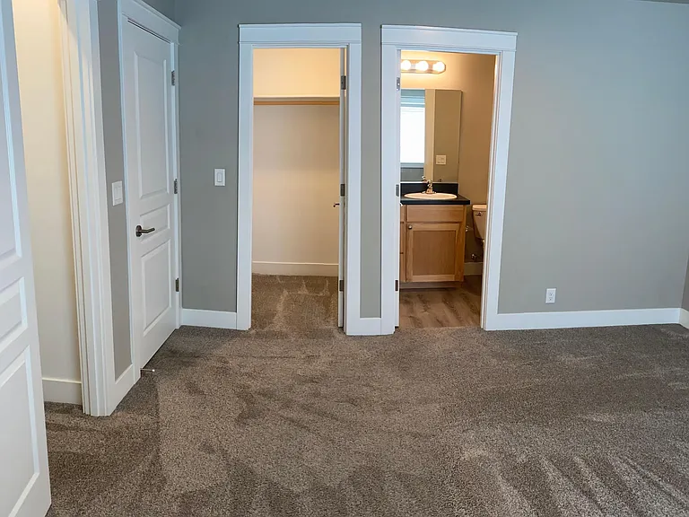 141 SW Kalmia St — Photo 15