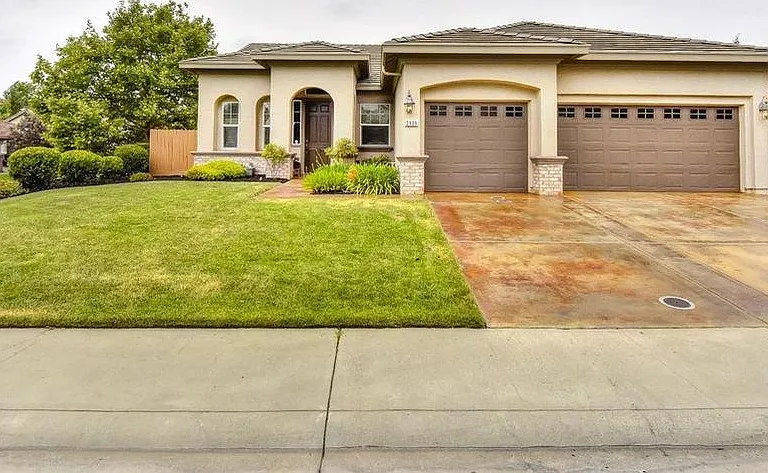 2101 Demetrius Way — Photo 1