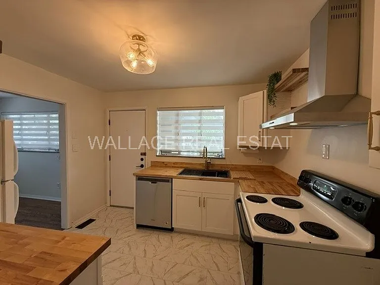 228 Tall Oaks Dr — Photo 5