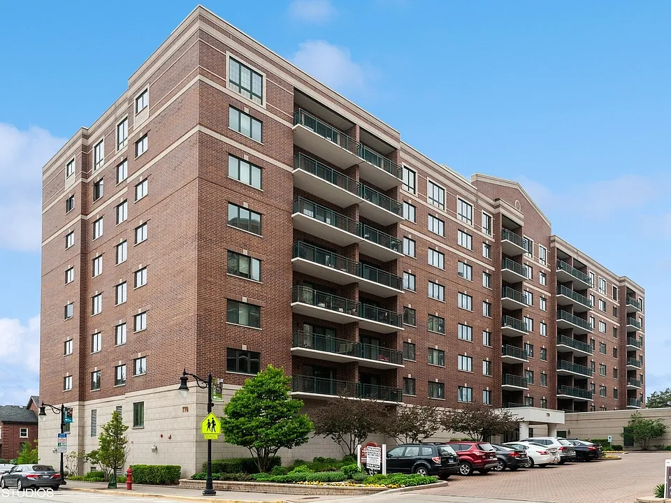 770 Pearson St #209