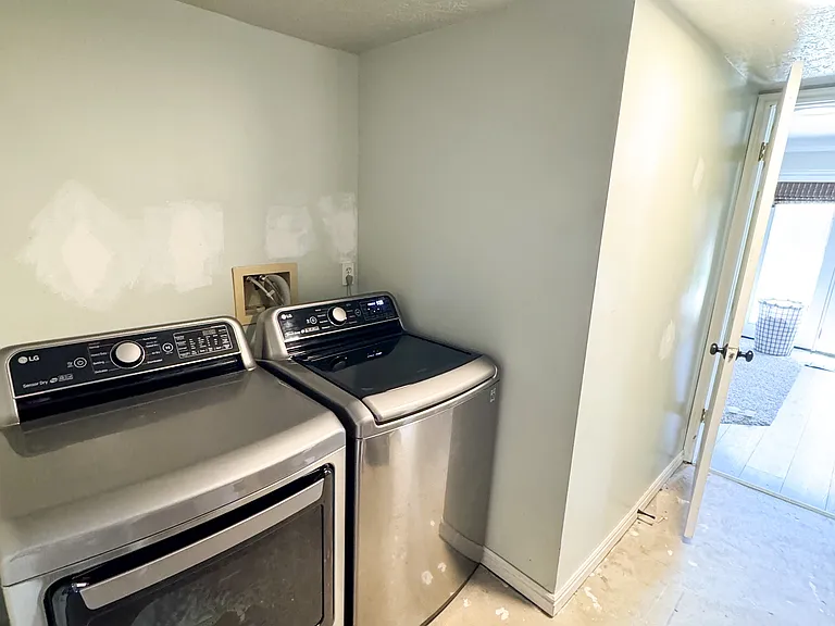 309 S 1800 W — Photo 21