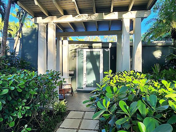 Entry Porch (View 1)