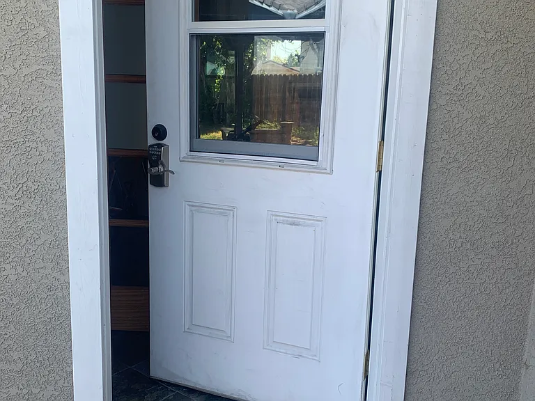 Jasmine Ave — Photo 2