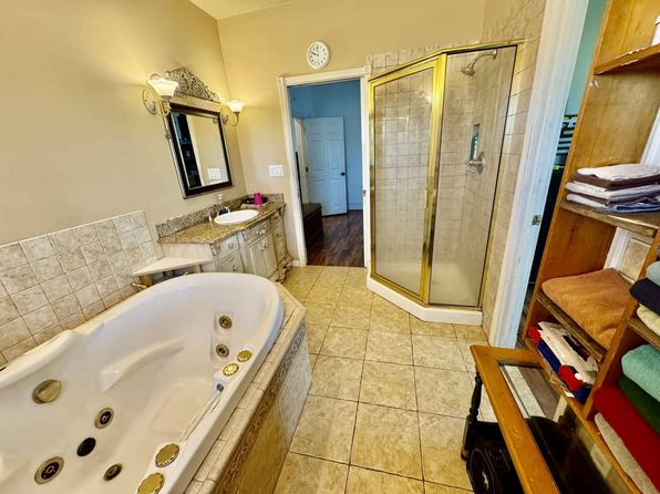 8180 Old Lovelaceville Rd, Paducah, KY 42001