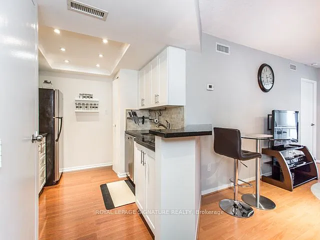 1001 Bay St #1007 — Photo 10