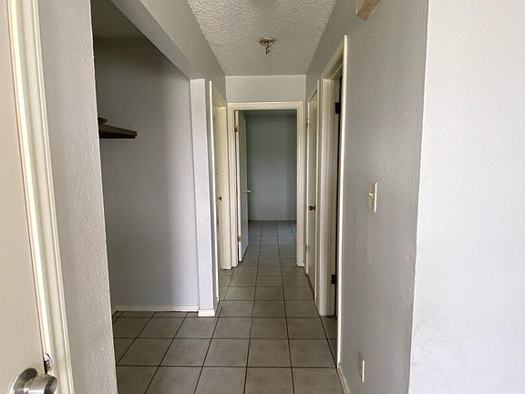 4th image of 823 W 1st St #2