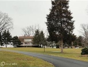 4th image of 10618 Roberts Ln