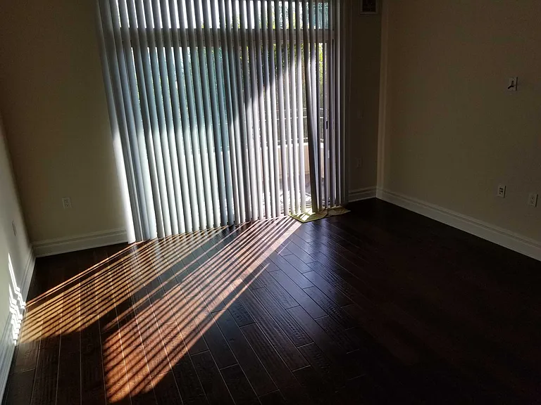 Riverside Dr — Photo 16