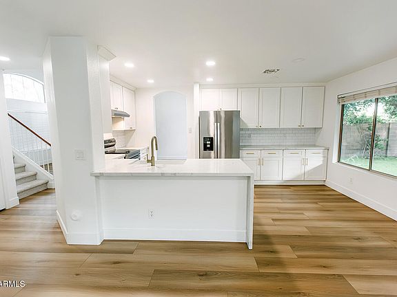 5th image of 319 W BOLERO Drive