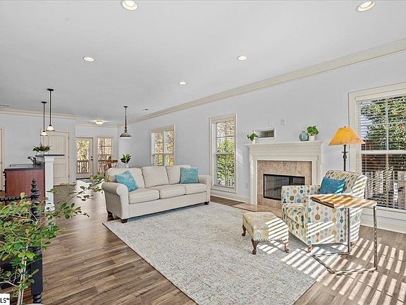 5th image of 308 Southcreek Dr