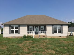 4 Buckingham Dr, Fayetteville, TN 37334