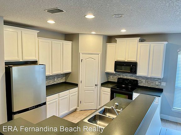 3rd image of 96048 Long Beach Dr