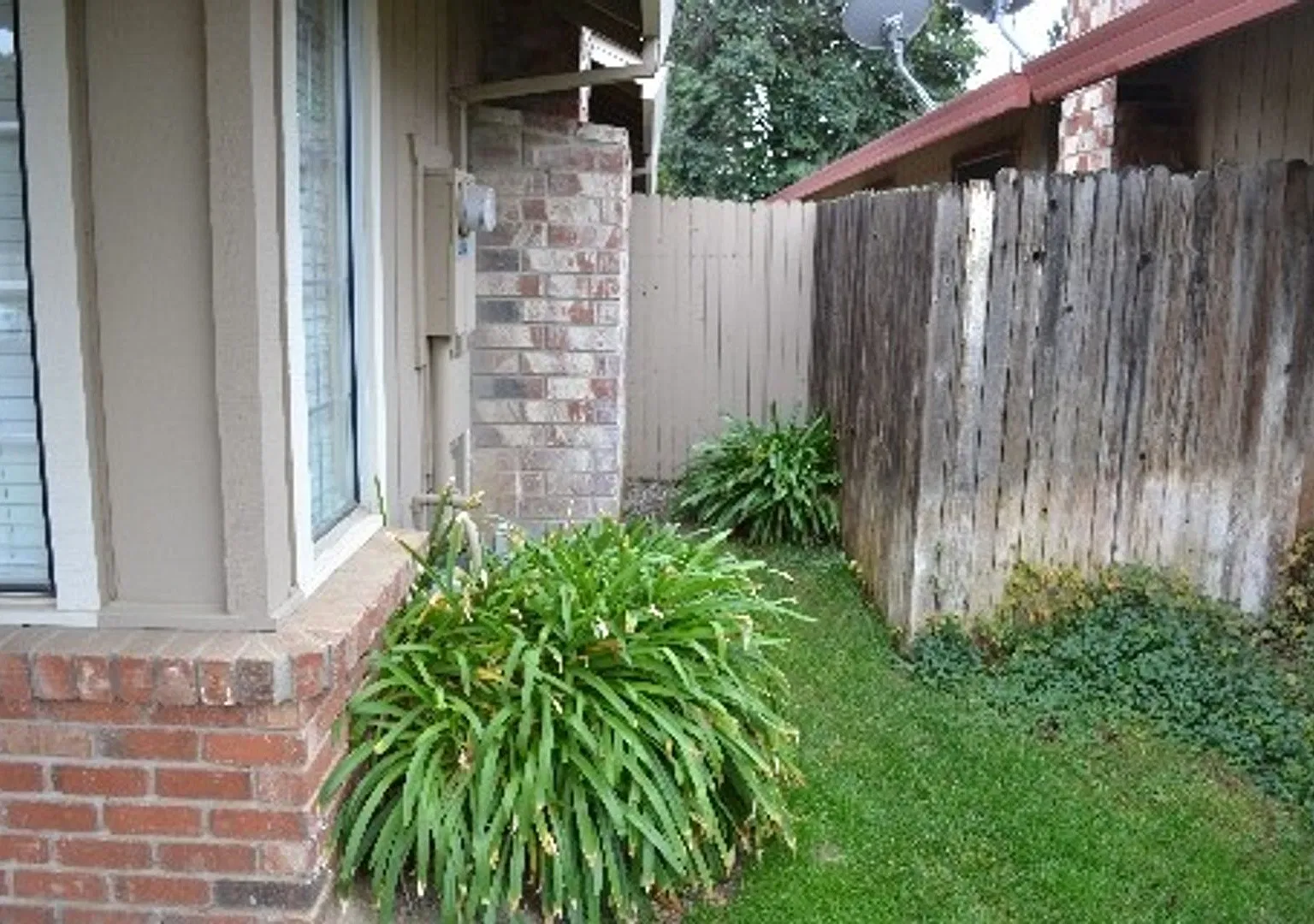 Spacious 3-Bedroom, 2-Bath in Excellent Neighborhood! — Photo 3