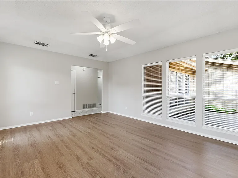 826 Shady Glen Ln — Photo 5