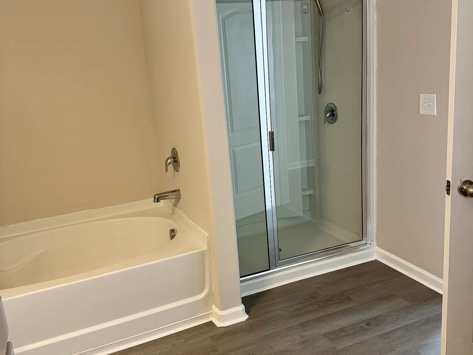 4 bed, 2368 sqft, $1,900 — Photo 3