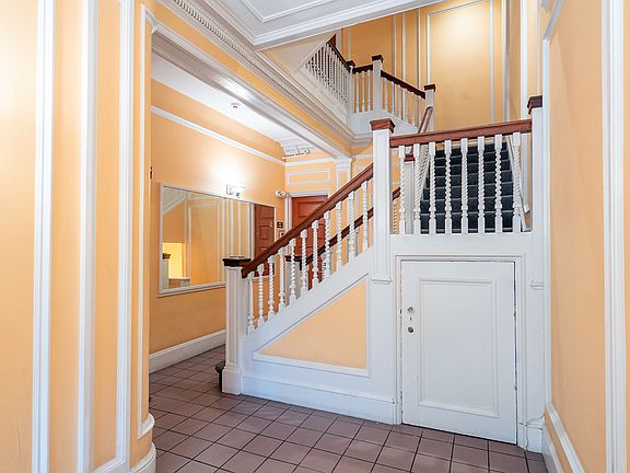 3rd image of 379 Commonwealth Ave APT 9