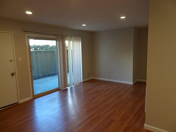 5th image of 360 Auburn Way APT 19