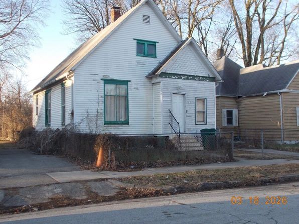 415 E Division St