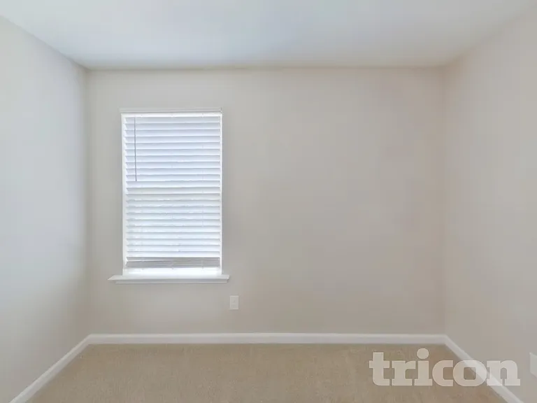 437 Eastfair Dr — Photo 13